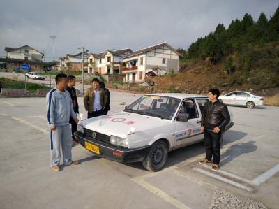 學(xué)員互相交流駕車心得